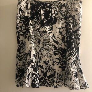 Jacqueline smith women’s black and white skirt, XL